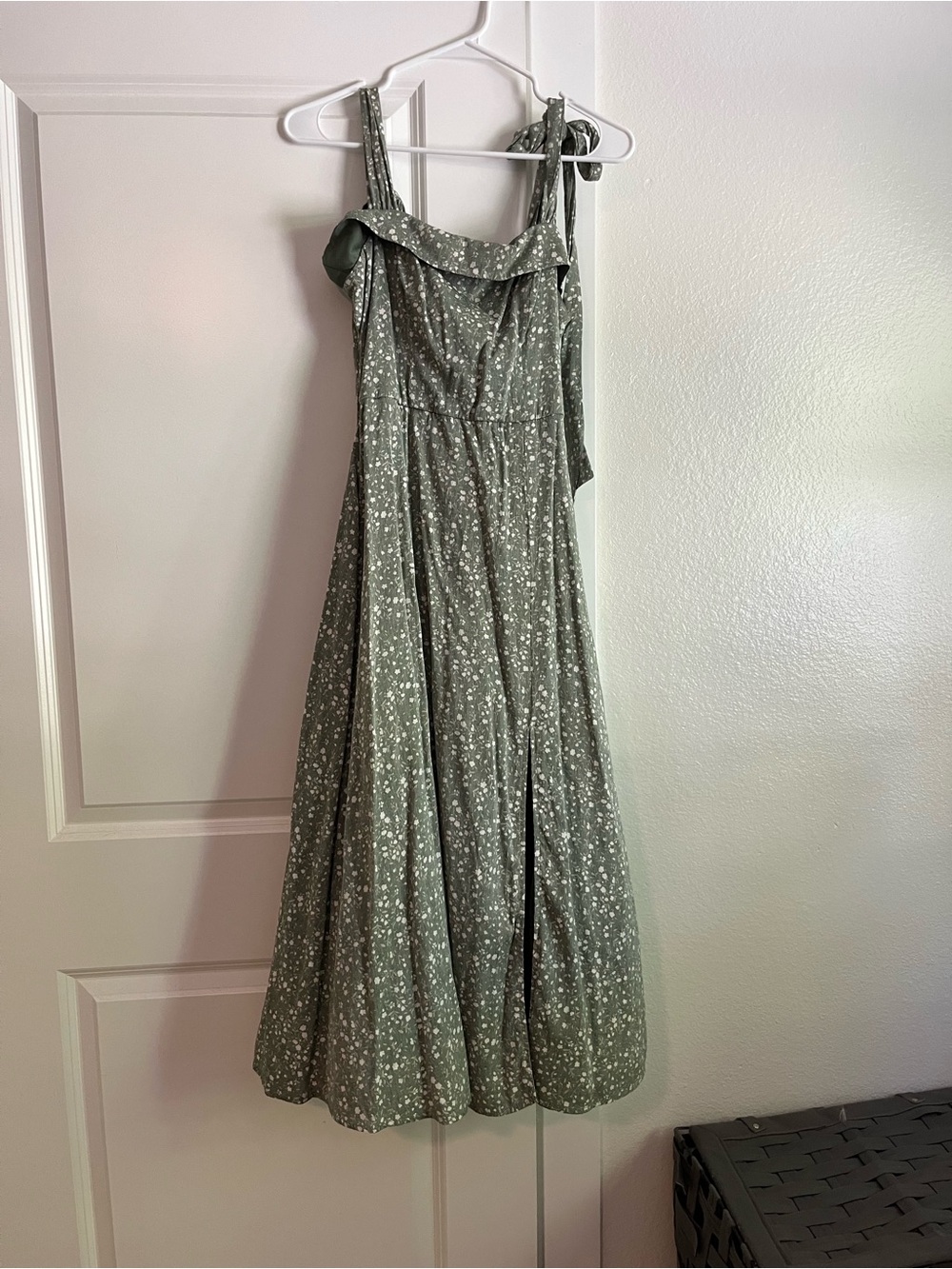 Francesca's Collections Olive Green Floral Tie-Shoulder Midi Dress